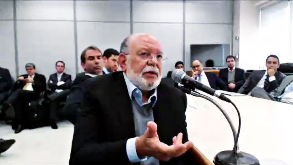 Uma relação espúria e criminosa