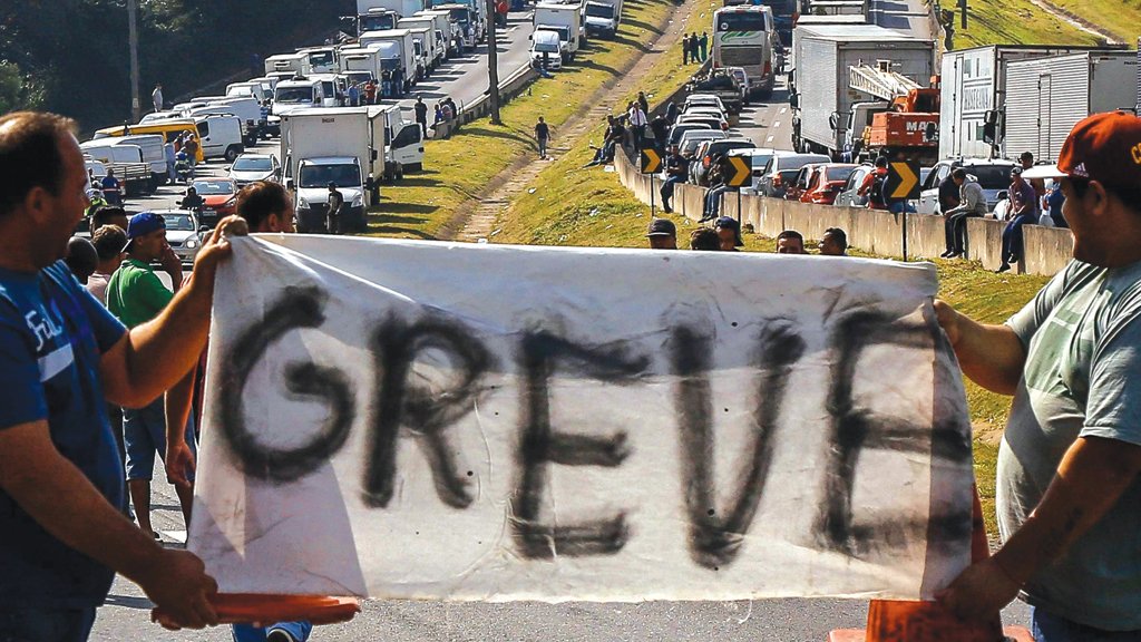 Eles querem mandar no Brasil