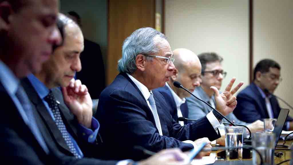 DEFASADO O ministro Paulo Guedes cogita