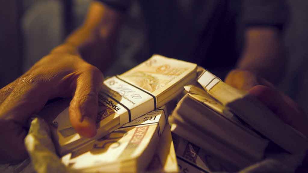 EXAGERO Malas com notas de R$ 50: “me deu nojo de tanto dinheiro”, ironizou um dos criminosos