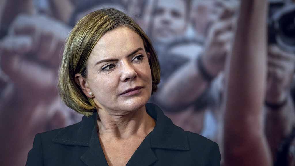 SAIA-JUSTA Gleisi e a tesoureira do PT batem boca sobre a partilha do dinheiro para a campanha