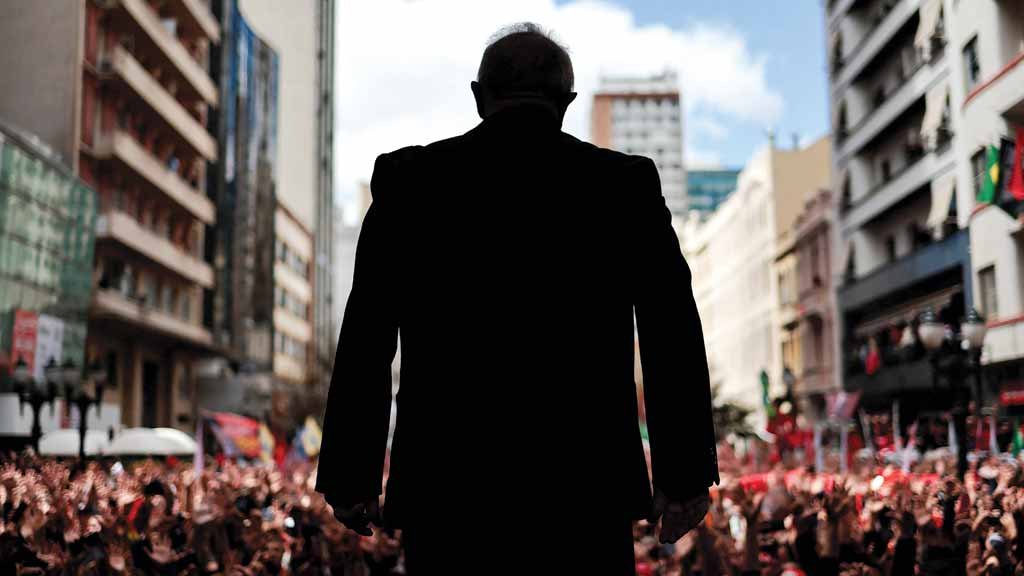 EM CAMPANHA Lula fala a militantes de Curitiba em setembro deste ano
